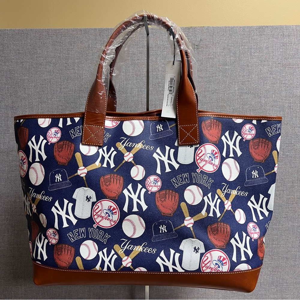 Dooney & Bourke MLB New York Yankees Picnic Tote NWT - Picture 2 of 15